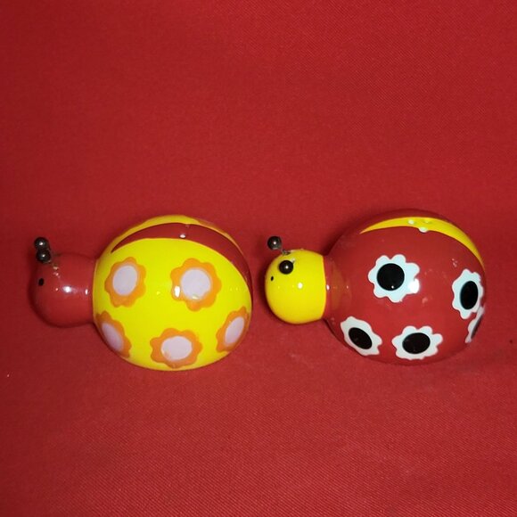 Ladybug Garden Colorful Ceramic Salt & Pepper Shakers - Picture 5 of 10
